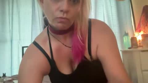 Snapshot of lilpuffster chatting on October 25, 9:09 pm lilpuffster online show from October 25, 9:09 pm