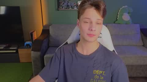 lilteddyboy online show from November 12, 10:15 am