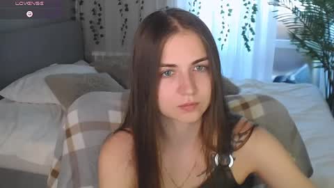Snapshot of lilu__moon chatting on June 5, 6:52 am lilu__moon online show from June 5, 6:52 am