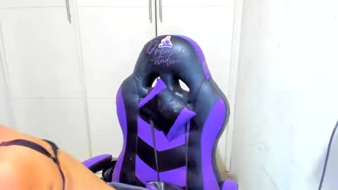 Snapshot of lily_anal_squirt chatting on December 16, 7:00 pm lily_anal_squirt online show from December 16, 7:00 pm