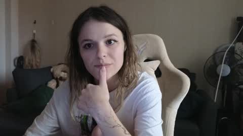 Snapshot of lily_and_jake chatting on November 9, 8:12 am lily_and_jake online show from November 9, 8:12 am