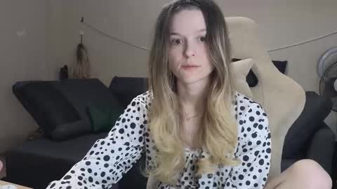 Snapshot of lily_and_jake chatting on December 1, 2:49 am lily_and_jake online show from December 1, 2:49 am