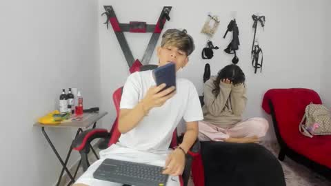 Lily and Lina online show from December 5, 12:14 pm