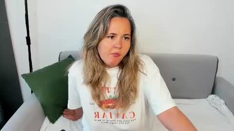 Lily online show from June 10, 1:06 am