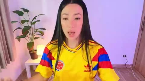 just lily online show from June 17, 9:16 pm