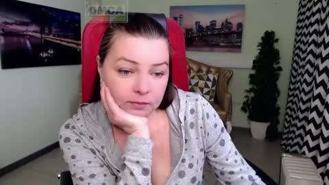 Snapshot of lily_flower7_ chatting on April 23, 5:08 am Lily online show from April 23, 5:08 am