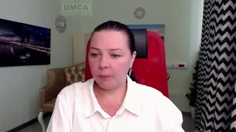 Snapshot of lily_flower7_ chatting on May 20, 5:57 am Lily online show from May 20, 5:57 am