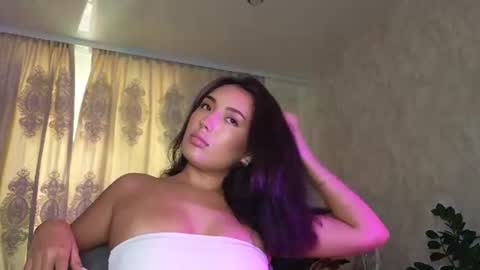 Lily online show from June 12, 3:00 pm