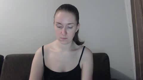 lily_love_x online show from October 27, 10:47 pm