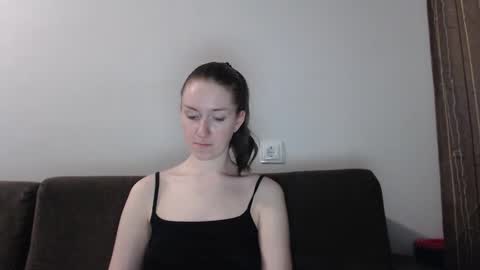lily_love_x online show from February 9, 10:36 pm