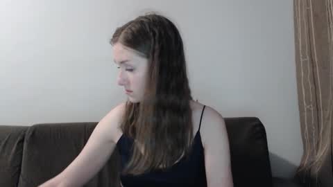 lily_love_x online show from February 23, 10:51 pm