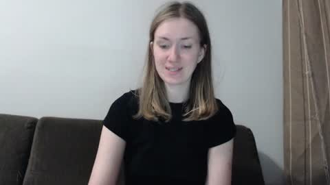 lily_love_x online show from July 22, 4:37 am