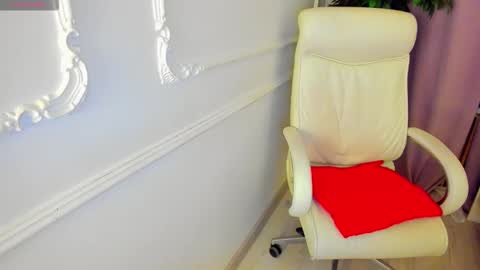 Lily online show from March 16, 4:18 am