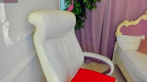 Lily online show from April 25, 5:54 am