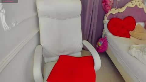 Lily online show from April 30, 7:25 am