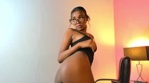 Snapshot of lily_miiller chatting on February 1, 8:05 pm Lily Miiller online show from February 1, 8:05 pm