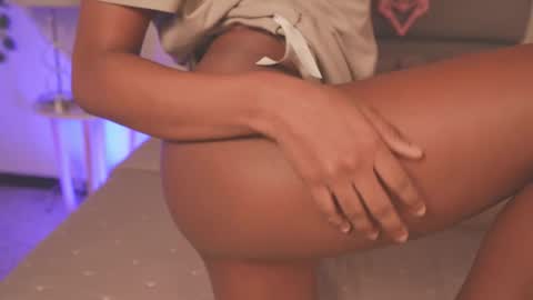 Snapshot of lily_miiller chatting on November 26, 8:43 pm Lily Miiller online show from November 26, 8:43 pm