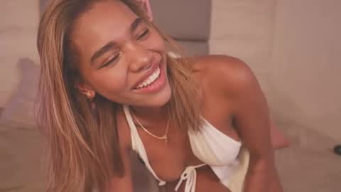 Snapshot of lily_miiller chatting on December 1, 8:47 pm Lily Miiller online show from December 1, 8:47 pm