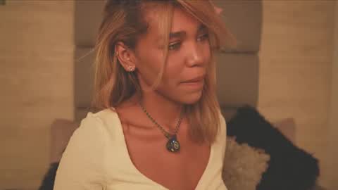 Lily Miiller online show from February 10, 9:19 pm