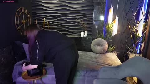 Lily online show from February 1, 6:54 am