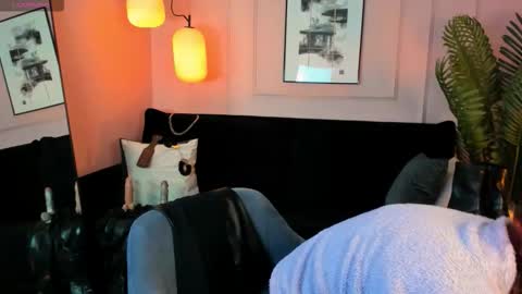 Lily online show from November 15, 7:38 am