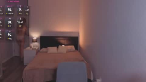 Snapshot of lily_moony chatting on April 25, 7:33 pm Lily online show from April 25, 7:33 pm