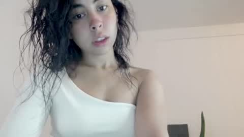 Snapshot of lily_robertss_ chatting on August 1, 3:44 pm Lily Roberts online show from August 1, 3:44 pm