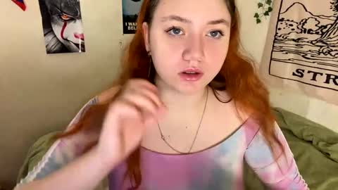 Snapshot of lily_shamy chatting on December 4, 1:09 pm Alice online show from December 4, 1:09 pm