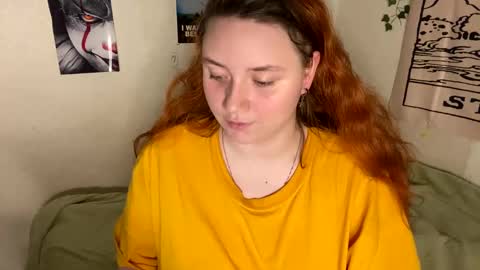 Snapshot of lily_shamy chatting on December 17, 4:00 pm Alice online show from December 17, 4:00 pm