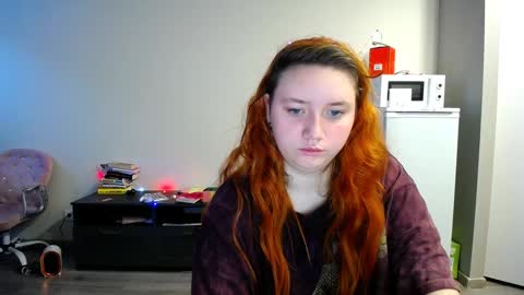 Snapshot of lily_shamy chatting on December 21, 7:35 am Alice online show from December 21, 7:35 am