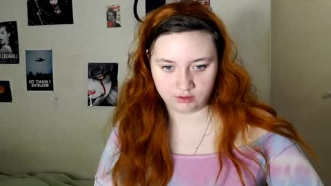 Snapshot of lily_shamy chatting on December 25, 2:45 pm Alice online show from December 25, 2:45 pm