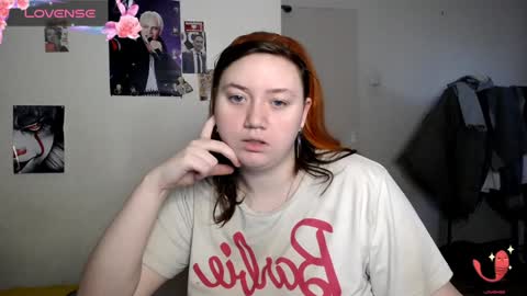 Snapshot of lily_shamy chatting on January 18, 2:02 pm Alice online show from January 18, 2:02 pm