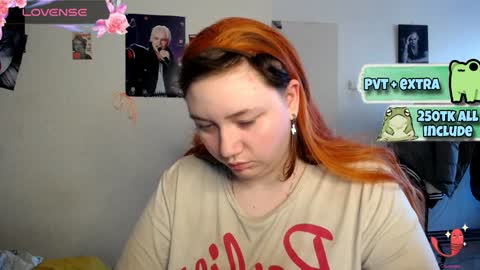 Snapshot of lily_shamy chatting on February 7, 7:29 am Alice online show from February 7, 7:29 am