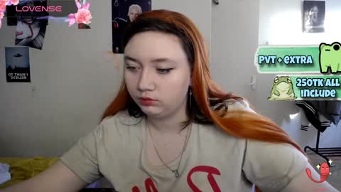 Snapshot of lily_shamy chatting on February 7, 1:11 pm Alice online show from February 7, 1:11 pm