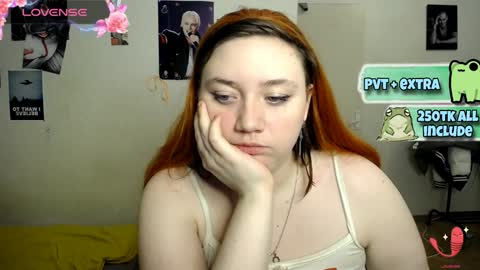 Snapshot of lily_shamy chatting on February 7, 9:26 pm Alice online show from February 7, 9:26 pm