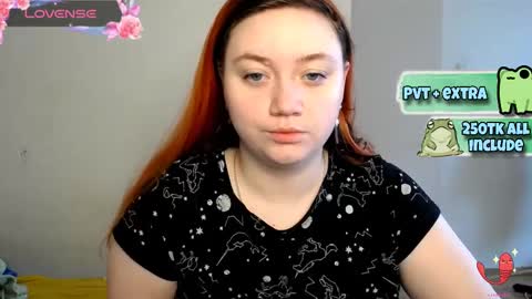 Snapshot of lily_shamy chatting on March 3, 9:00 am Alice online show from March 3, 9:00 am