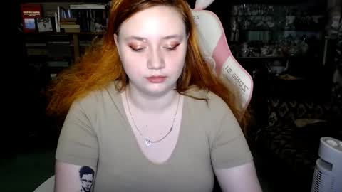 Snapshot of lily_shamy chatting on October 2, 4:03 pm Alice online show from October 2, 4:03 pm