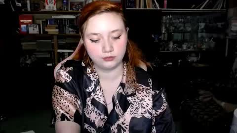 Snapshot of lily_shamy chatting on October 9, 6:39 pm Alice online show from October 9, 6:39 pm