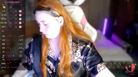 Snapshot of lily_shamy chatting on November 25, 5:40 am Alice online show from November 25, 5:40 am