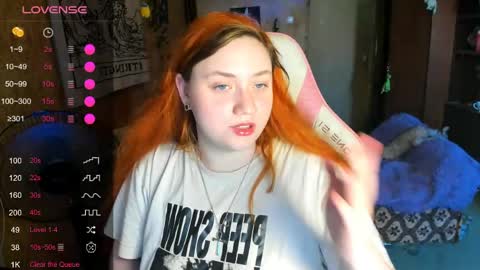 Snapshot of lily_shamy chatting on May 5, 4:37 pm Alice online show from May 5, 4:37 pm