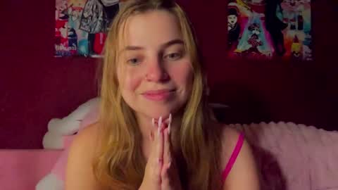 Snapshot of lily_smily chatting on January 12, 10:15 pm Lily online show from January 12, 10:15 pm