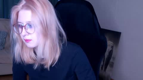 Lily Spark online show from May 19, 1:11 am