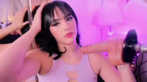 Snapshot of lily_stclair chatting on May 26, 4:08 am . online show from May 26, 4:08 am