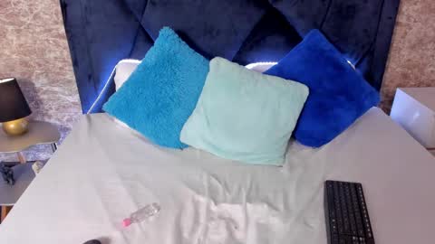 LilyWoodz online show from March 7, 10:21 pm