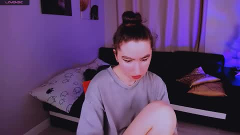 Snapshot of lily_xbaby chatting on December 21, 11:17 am LILY online show from December 21, 11:17 am