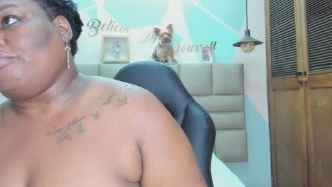 Snapshot of lilybaudyn_ chatting on March 1, 7:51 am Lily online show from March 1, 7:51 am