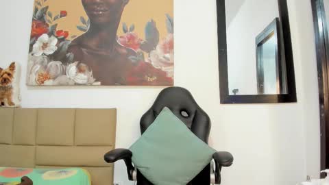 Snapshot of lilybaudyn_ chatting on October 27, 7:07 pm Lily online show from October 27, 7:07 pm