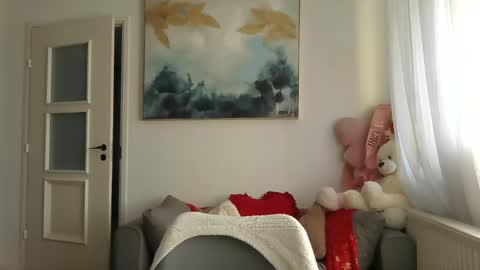 lilycandy_ online show from April 10, 9:47 am