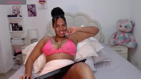 Snapshot of lilyjacksonn chatting on February 21, 10:48 pm Lily.. online show from February 21, 10:48 pm