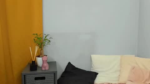 Snapshot of lilylovely26 chatting on December 7, 12:52 am Lily online show from December 7, 12:52 am